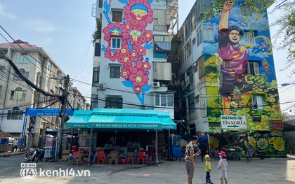 Dùng xe cẩu biến các bức tường rêu mốc của chung cư cũ ở Sài Gòn thành những bức tranh khổng lồ