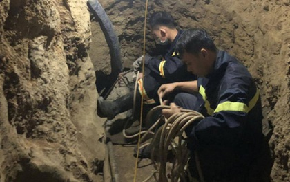 Lực lượng giải cứu trườn, bò tìm 2 người kẹt 6 ngày trong hang dài 400m ở Bắc Kạn