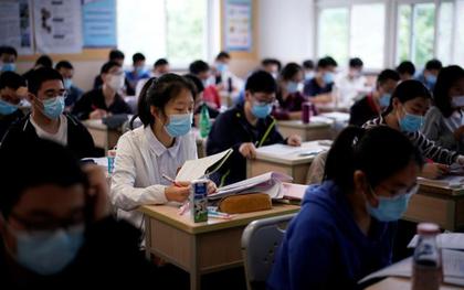 Trung Quốc thắt chặt quản lý việc học sinh sử dụng điện thoại tại trường