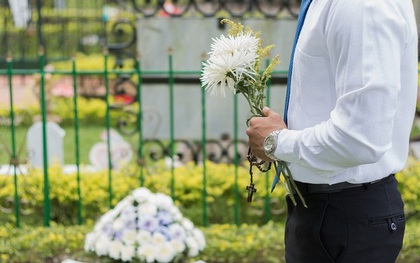 Bất chấp về quê làm tang lễ cho bố, nam nhân viên bị công ty sa thải vì lý do "trời ơi đất hỡi" và nhận cái kết xứng đáng