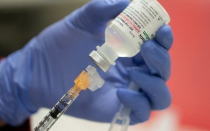 Nhật Bản bắt đầu tiêm vaccine ngừa Covid-19 cho nhân viên y tế