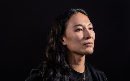 Nhà thiết kế gốc Á nổi tiếng thế giới Alexander Wang lại khốn đốn với cáo buộc tấn công tình dục mới bằng cách thức quen thuộc