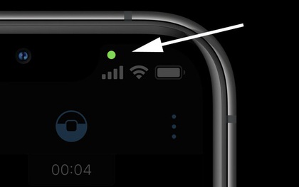 Vì sao iPhone bỗng dưng xuất hiện hai chấm màu xanh, cam?