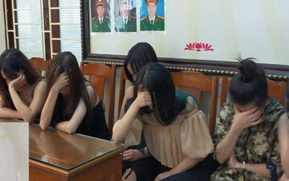 Nữ tiếp viên quán karaoke "tiệc tùng" ma túy cùng khách hát