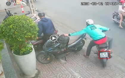 Clip: Vừa dừng xe trên vỉa hè loay hoay tìm chỗ dựng, nam thanh niên bị đối tượng mặc áo Baemin giật mất balo chỉ trong vài giây