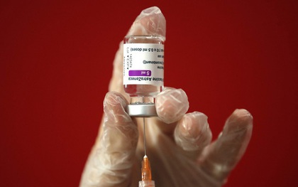 Ngừng tiêm vaccine AstraZeneca hàng loạt: Có phải "hiệu ứng Domino"?