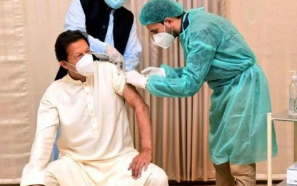 Thủ tướng Pakistan mắc Covid-19 sau 2 ngày tiêm vaccine