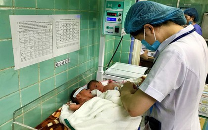 Hy hữu: Hai sản phụ ở Quảng Bình cùng lúc sinh 3 hiếm gặp