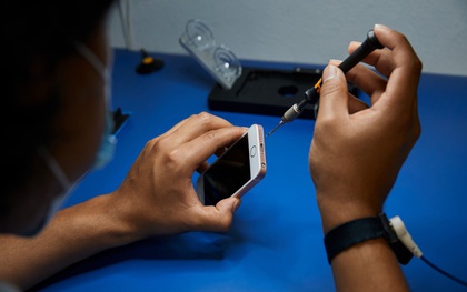 Apple "bật đèn xanh" cho các cửa hàng tại Việt Nam tự sửa chữa iPhone như chính hãng!