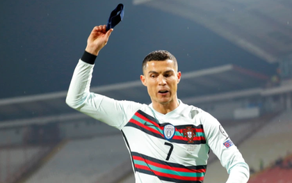 Chiếc băng đội trưởng bị Ronaldo giận dữ ném đi có thể cứu sống tính mạng của một cậu bé