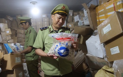Lạng Sơn: Phát hiện kho đông lạnh chứa gần 2,5 tấn thực phẩm nhập lậu