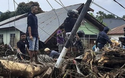 Bão Seroja đổ bộ vào Indonesia khiến 174 người thiệt mạng