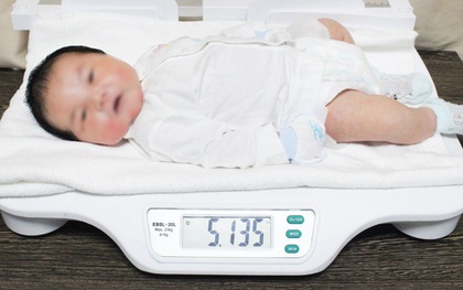 Bé trai sơ sinh có cân nặng "khủng" hơn 5,1kg