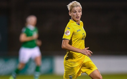 Bỏ bóng "ăn" người, nữ tuyển thủ Ukraine gián tiếp giúp đối thủ tạo nên cột mốc lịch sử