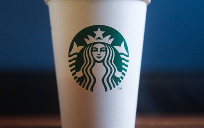Nghệ thuật "thao túng tâm lý người tiêu dùng" lý giải vì sao 1 chiếc ly Starbucks có thể được bán với giá 20 triệu đồng