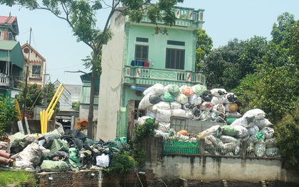 "Ngạt thở" vì ô nhiễm ở làng tái chế nhựa phế thải lớn nhất Hà Nội