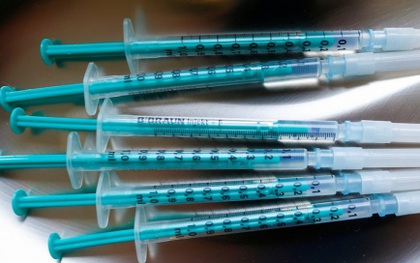 200 người phải xét nghiệm lại sau khi y tá tiêm nước muối thay vì vaccine Covid-19