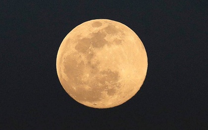 Ngày 27/4, người dân ở nhiều nước chiêm ngưỡng "siêu trăng hồng" kỳ ảo