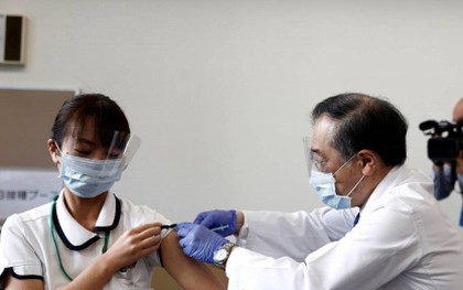 Nhật Bản bắt đầu tiêm chủng hàng loạt tại các trung tâm lớn
