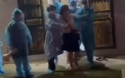 Bắc Giang: Người phụ nữ theo hội Thánh đức chúa trời là F1 không chịu đi cách ly, cảnh sát dùng xe thang tiếp cận