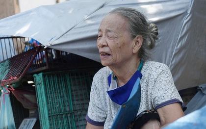 Cái nóng khắc nghiệt bủa vây xóm trọ nghèo ở chân cầu Long Biên: "Nóng người ta vào nhà, còn chúng tôi phải chạy ra"