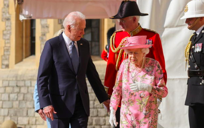 Nữ hoàng Anh khiến ông Biden nhớ về mẹ