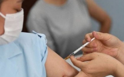 Hàng chục nước phải dừng tiêm mũi vaccine Covid-19 thứ 2 do thiếu nguồn cung