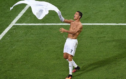 Pháp thất bại là bởi Mbappe học đòi "tật xấu" của Ronaldo?