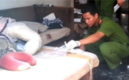 Chú ruột nắm chân cháu gái 1 tuổi ném vào tủ nhôm gây tử vong