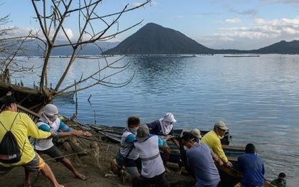 Nguy cơ núi lửa Taal phun trào mạnh, 13.000 dân Philippines sơ tán
