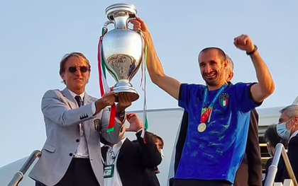 Nóng: Thủ đô Rome mở lễ hội chào đón tuyển Italy mang cúp vô địch Euro trở về