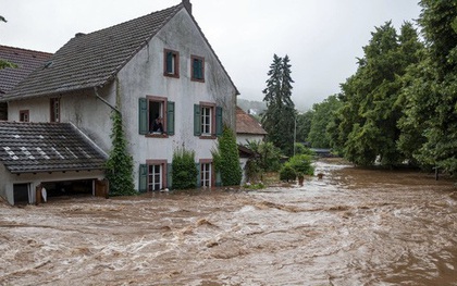 Mưa lớn gây ngập lụt nghiêm trọng tại Đức khiến ít nhất 6 người tử vong, 30 người mất tích