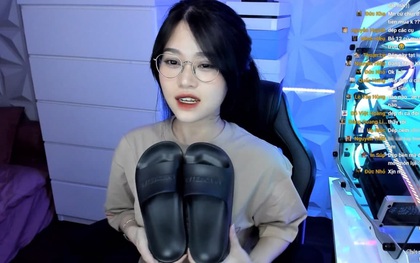 Khoe đôi dép cao su 12 triệu, nữ streamer Thủy Tiên khiến cư dân mạng "há hốc mồm"