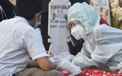 72.000 người chết do Covid-19, Indonesia đi từ khủng hoảng y tế đến khủng hoảng quan tài