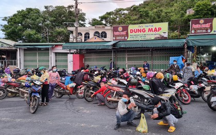 Chủ tịch Thừa Thiên - Huế khuyến cáo người dân không nên tự ý rời khỏi tâm dịch về quê