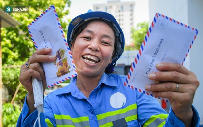 Trao quà tặng 47 công nhân thu gom rác bị nợ lương ở Hà Nội: "Sướng quá! Hôm nay nhà tôi sẽ có một bữa cơm có thịt rồi!"