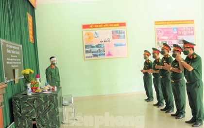 Cha mất vì COVID-19, Thượng tá quân đội "nén đau" ở lại tuyến đầu chống dịch