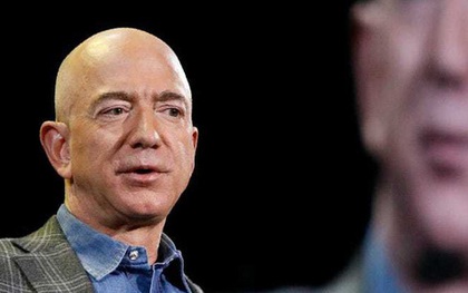 Jeff Bezos thiết lập đỉnh cao giàu có mới của con người