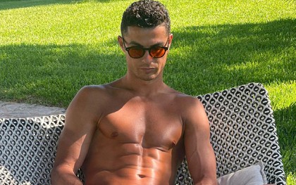 Đây là cách Ronaldo và các sao bóng đá chôn vùi nỗi đau bị loại khỏi Euro 2020: Quả khoe body cực "mlem" của CR7 khiến dân tình náo loạn