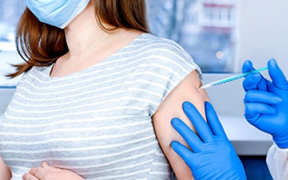 CDC Mỹ chính thức khuyến cáo tiêm vaccine ngừa Covid-19 cho người đang mang thai