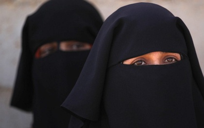 Nỗi đau khổ giằng xé tâm can người phụ nữ sau chiếc khăn trùm Niqab