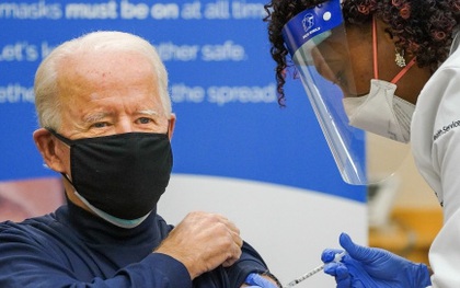 Ông Biden hối thúc người dân đi tiêm phòng sau khi vaccine Pfizer được cấp phép đầy đủ