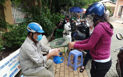 TP.HCM: Đi mua thuốc không được, cụ ông 74 tuổi bị tai biến được cán bộ UBND phường làm điều bất ngờ sau 10 phút