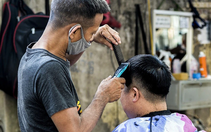 Thượng úy công an bị đình chỉ công tác do đi lấy ráy tai, hớt tóc trong lúc giãn cách