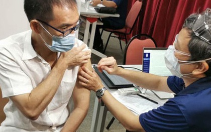 Vắc xin Sinopharm "cháy hàng" tại quốc gia Đông Nam Á giàu có: Phí tiêm 1,6 triệu VNĐ, dân xếp hàng cả tháng mới được tiêm