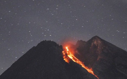 Núi lửa Merapi tại Indonesia phun trào, tro bụi cao 1.000m