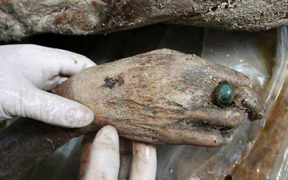 Thi hài còn nguyên vẹn trong mộ táng hơn 700 năm gây ngỡ ngàng, di vật trên tay hé lộ gia thế không hề tầm thường