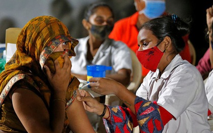 Số ca mắc mới và tử vong giảm mạnh, một bộ phận người dân Ấn Độ bỏ tiêm vaccine mũi hai