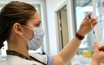 3.000 nhân viên y tế Pháp bị đình chỉ vì chưa tiêm vắc-xin COVID-19