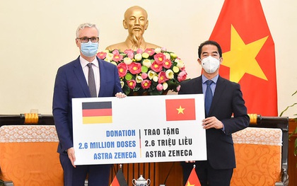 Tin vui: Quốc gia số 1 EU viện trợ lớn cho Việt Nam - 2,6 triệu liều AstraZeneca đến TP.HCM
